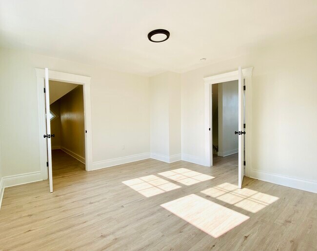 Building Photo - 1733 W 29th St