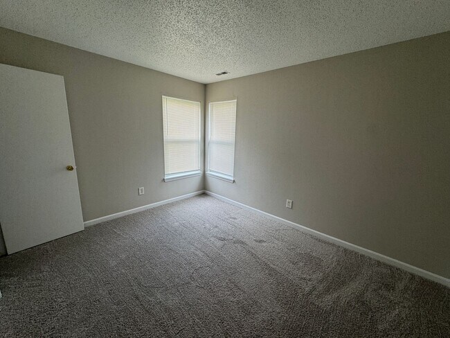Building Photo - 10531 Kensil St