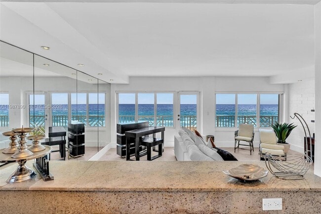 Building Photo - 4144 El Mar Dr