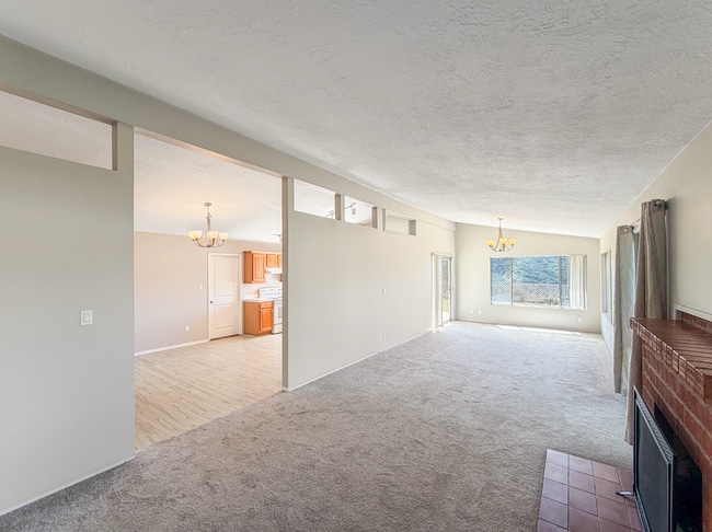 Building Photo - Stunning 3B/2BA Spacious House with Attached Garage and Large Yard in Clairemont!