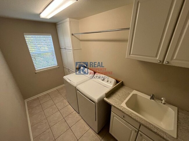 Building Photo - 572 Gallegos Cir