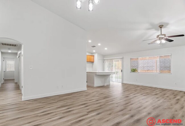 Building Photo - Spacious 4BD/2BA Home in Bakersfield (93312) – Garage, Fireplace & Pet-Friendly!