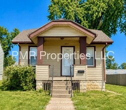 Building Photo - 2 Bedroom/ 1 Bathroom House