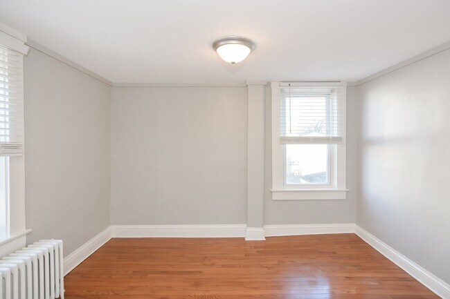 Building Photo - 39 Bourne St