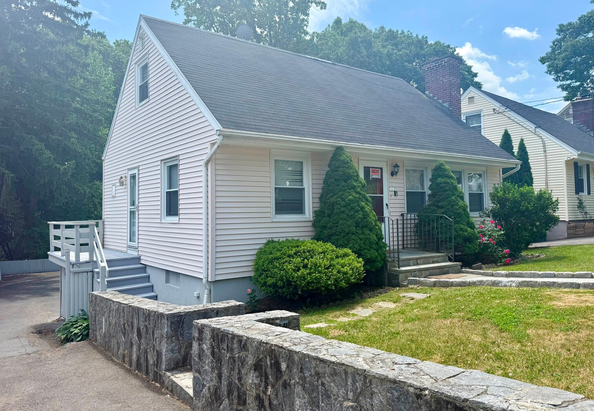 Building Photo - 563 Lakeside Dr