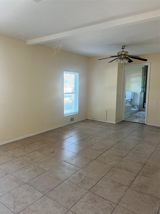 Building Photo - 5604 Chapman St