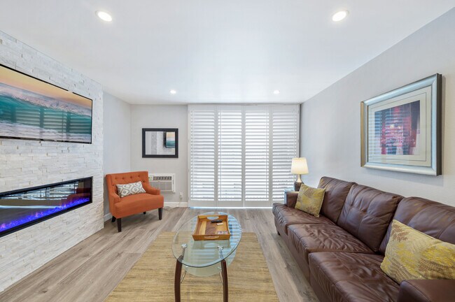 Building Photo - 11645 Montana Ave