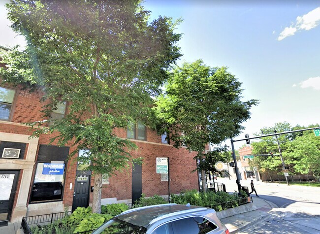 Primary Photo - 4750 N Kenneth Ave
