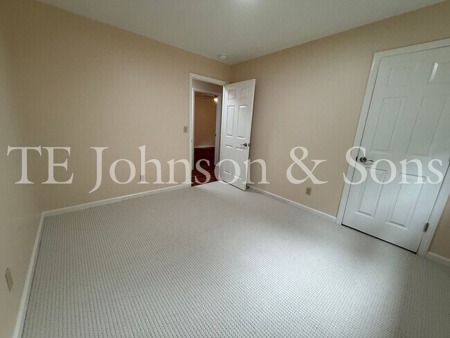 Building Photo - 3 Bedroom Close to Mt. Tabor