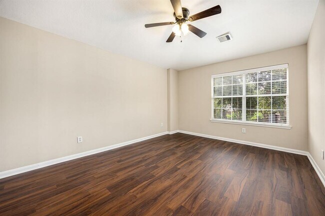 Building Photo - 10427 Lyndon Meadows Dr