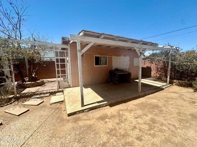 Building Photo - 3038 W Palm Ln