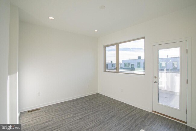 Building Photo - 3013 Evergreen Walk