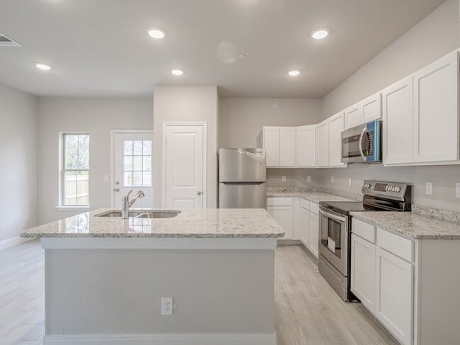 Building Photo - 7507 Savannah Brooks