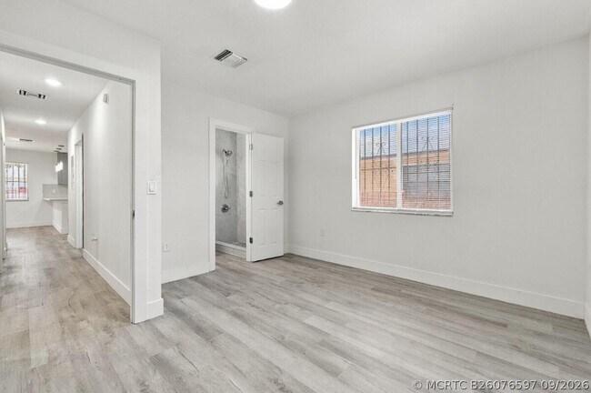 Building Photo - 4952 NW 21st Ave