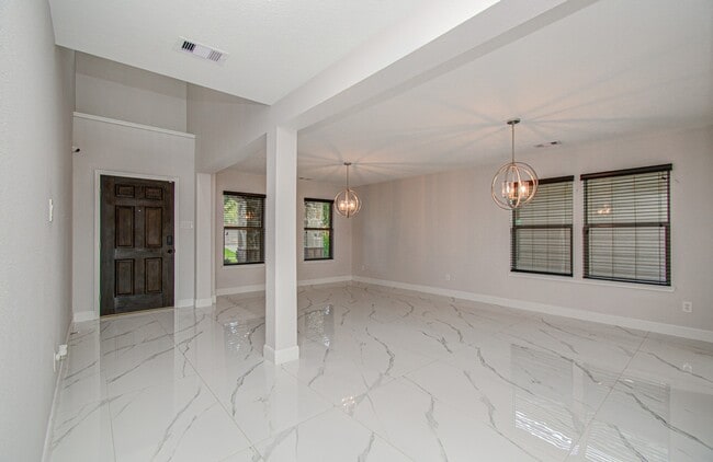 Building Photo - 16430 Williamstown Dr