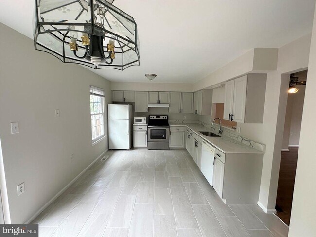 Building Photo - 7822 Brookview Ct