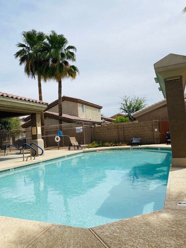 Building Photo - 8074 W Beck Ln