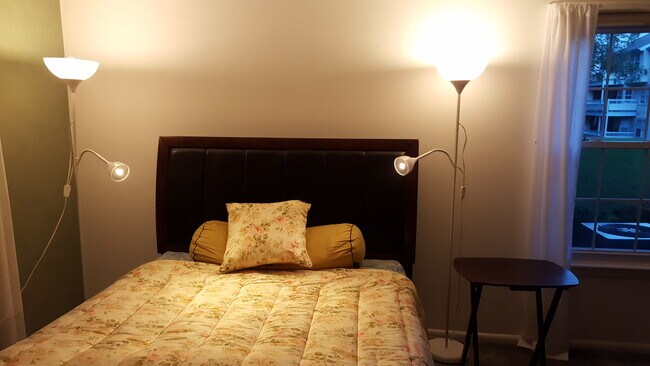 Building Photo - 105 Olympic Ct