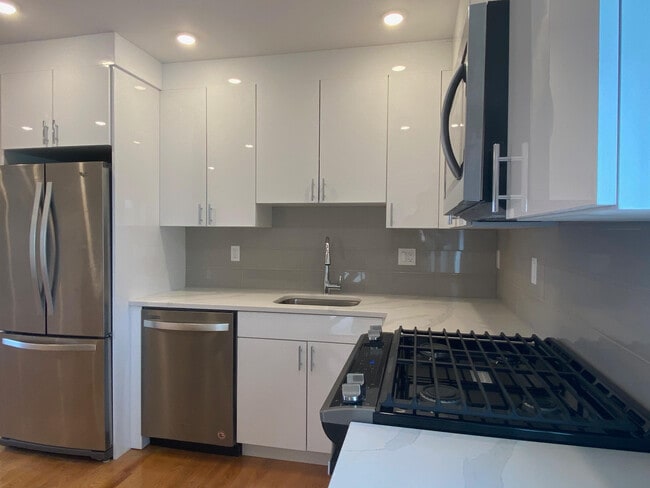 Building Photo - 15 Kelley Ct