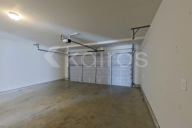 Building Photo - 2592 Catalina Ct