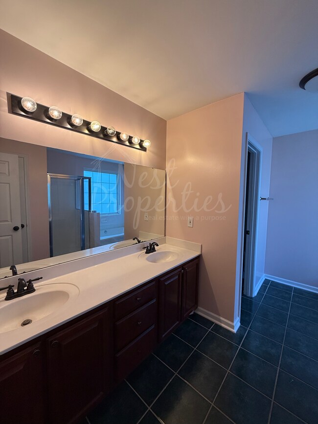 Building Photo - 208 Saints Creek Ln