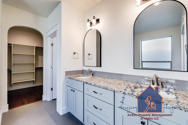 Building Photo - 2539 Bottle Brush Ave