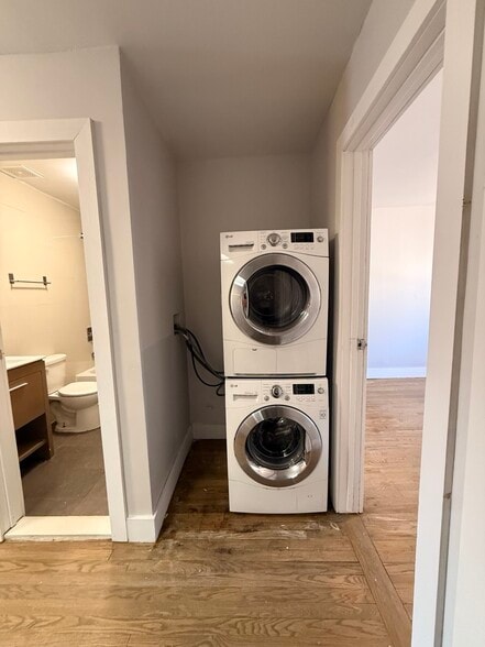 Building Photo - 821 Madison St