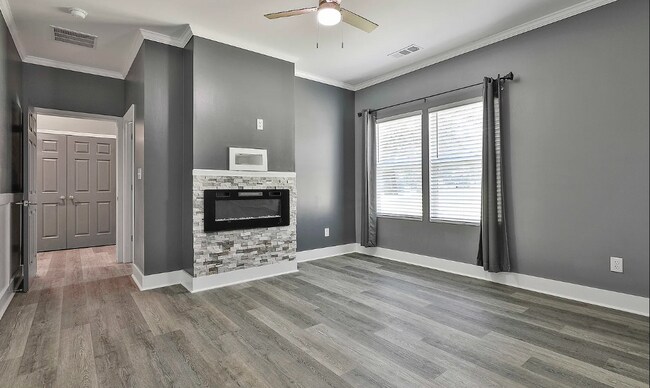 Building Photo - 87 Farmer St