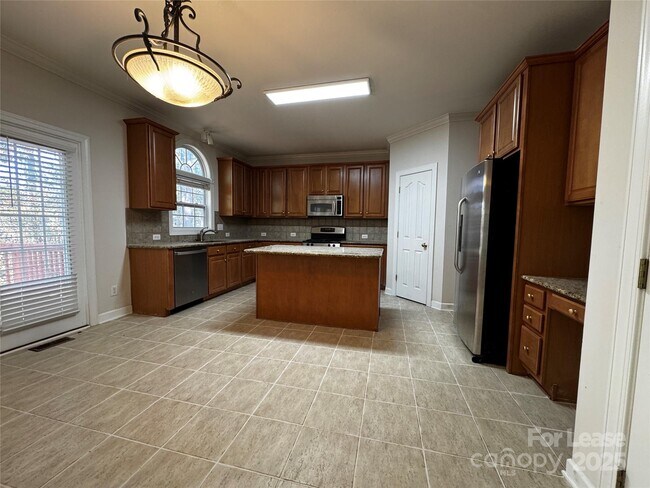 Building Photo - 15628 Sullivan Ridge Dr