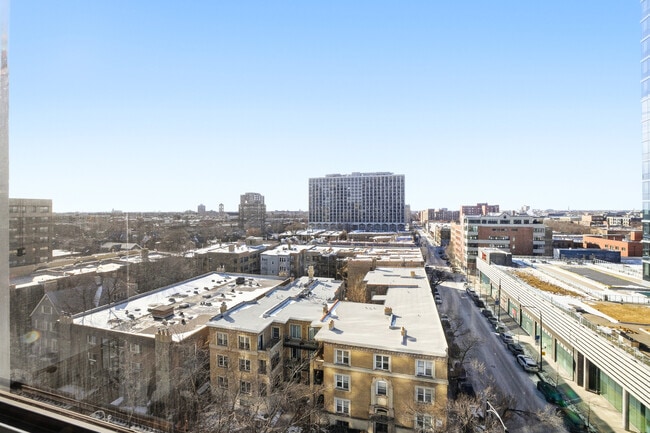 Building Photo - 4343 N Clarendon Ave