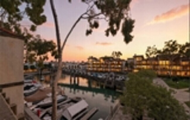 Building Photo - UNFURNISHED | Rent Credit Available on 12- or 15-Month Lease Save $1800 to $2100 for lease term