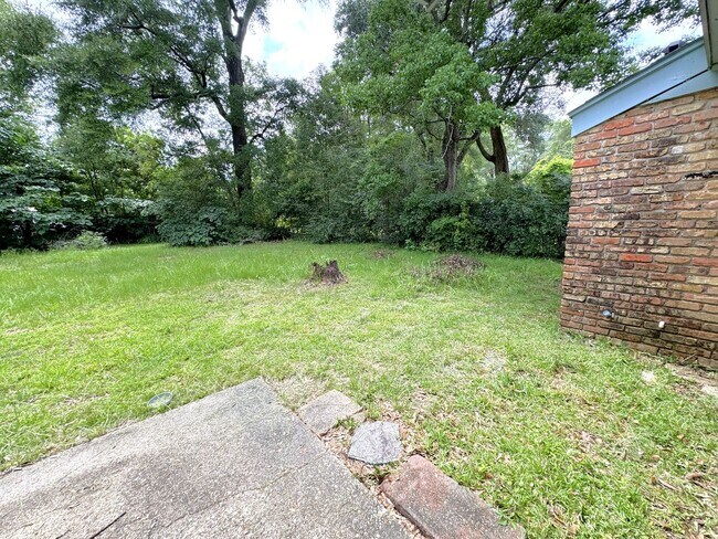 Building Photo - 654 Ynestra Dr