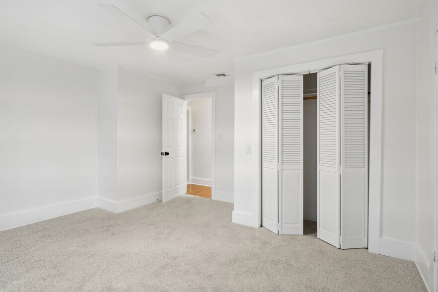 Building Photo - 7 Day Ave