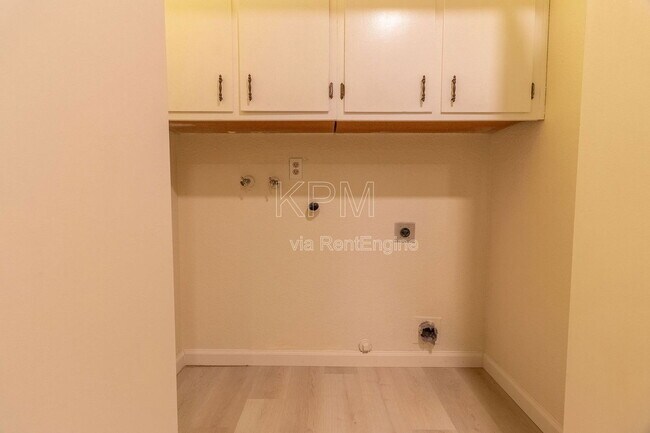 Building Photo - 6072 Carolina Cir