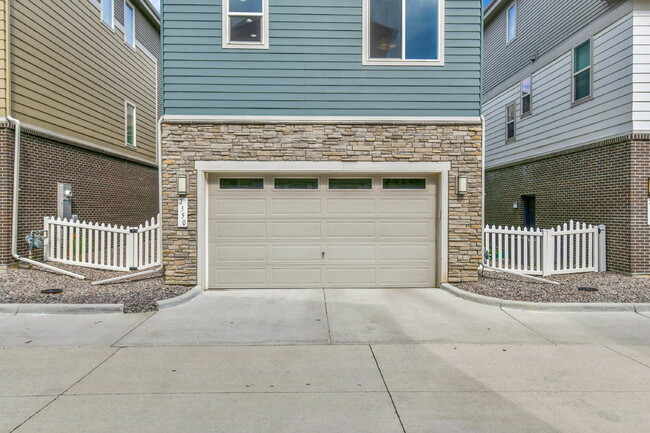 Building Photo - $2,720.95 - 3 Bed, 2.5 Bath Home in Aurora with AC and In Unit Laundry!