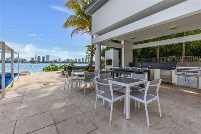 Building Photo - 17111 Biscayne Blvd