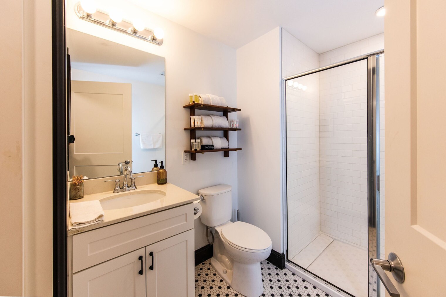 Building Photo - 758 North Broadway-SI ID1379068P