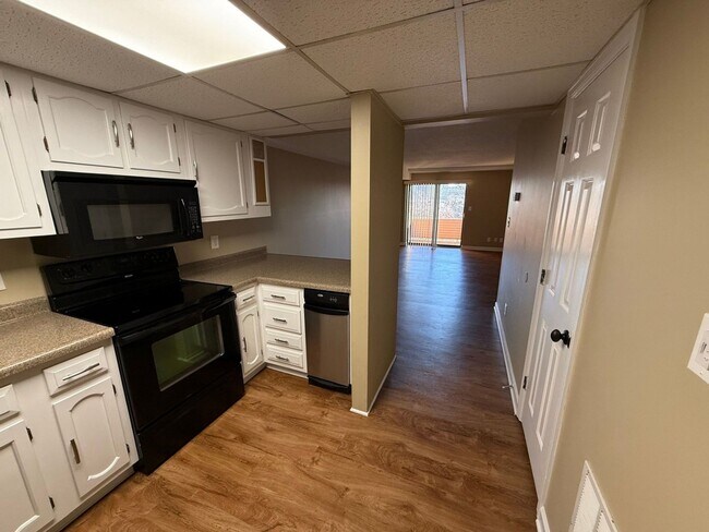 Building Photo - ** Holiday Special ** No rent until January 1st, 2026 plus $100 CASH bonus - Exp. 12/31/25