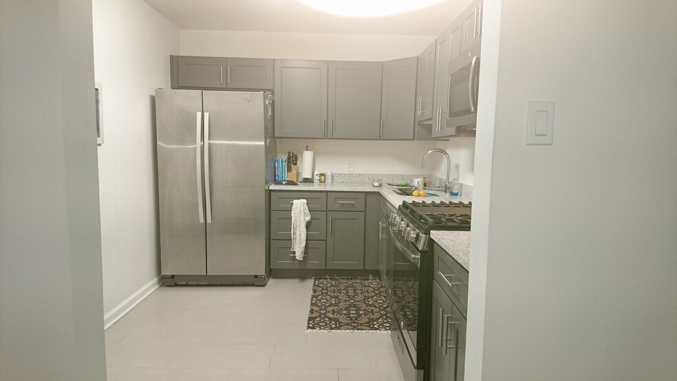 Kitchen - 5101 River Rd