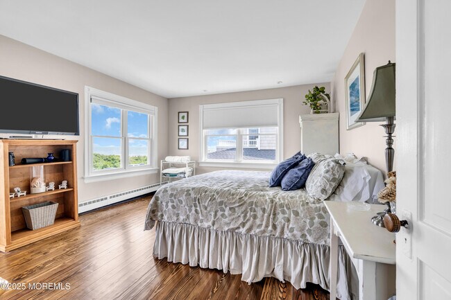 Building Photo - 1612 Ocean Ave N