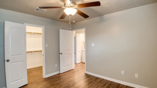 Building Photo - Spacious Single-Family Home Available Now!