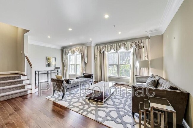 Building Photo - 10821 Symphony Park Dr