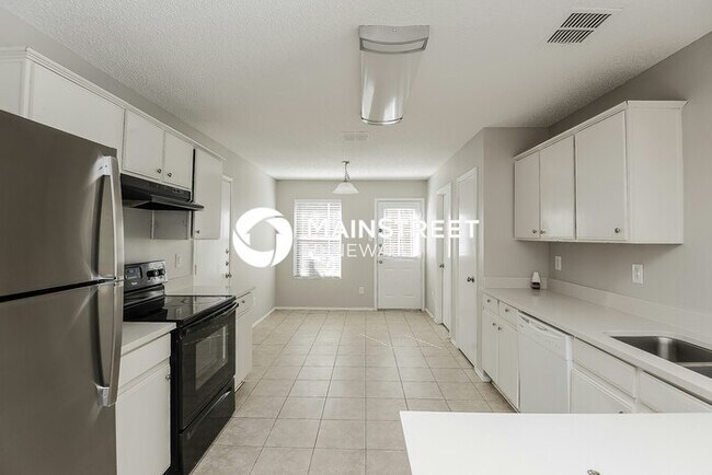 Building Photo - 4 Bedroom Pet-Friendly Home in Arlington, TX with Main Street Renewal