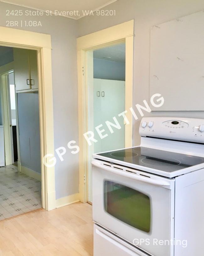 Building Photo - Classic 2 bedroom 1 bathroom bungalow!