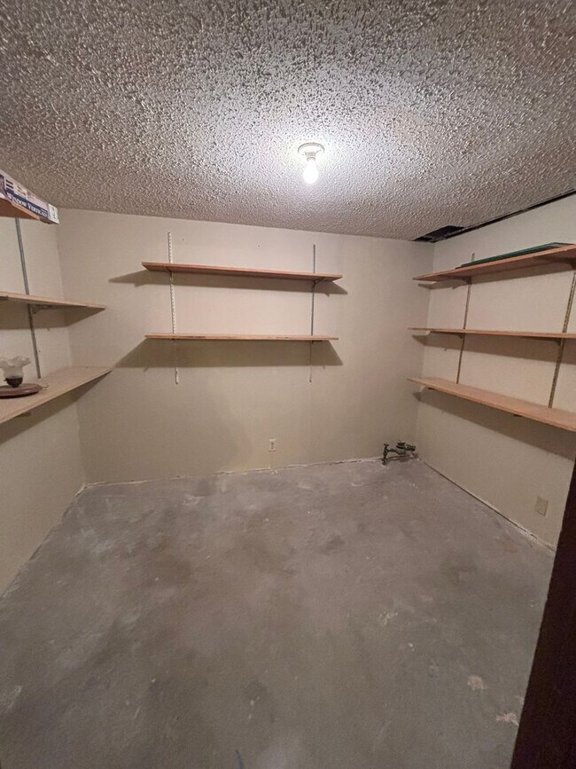 Building Photo - 5 BED | 3 BATH | CARPORT | WEST RAPID