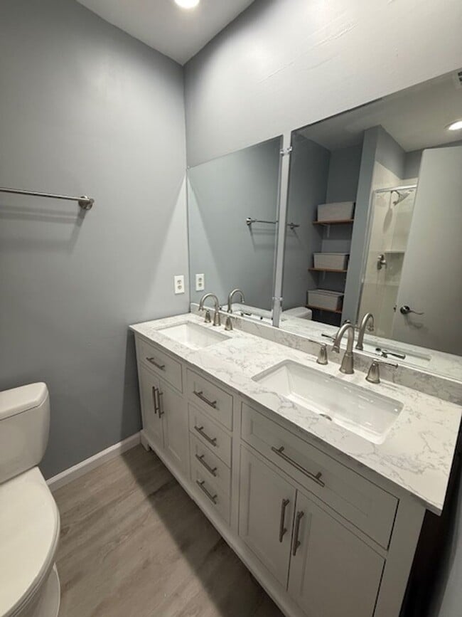 Building Photo - Upgraded - Woodlake Villa 148
