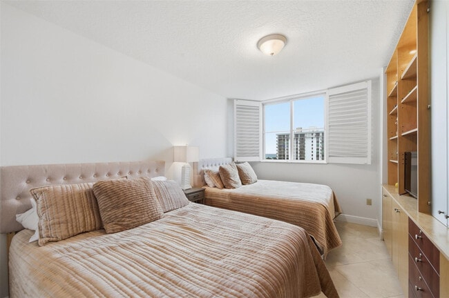 Building Photo - 3020 NE 32nd Ave