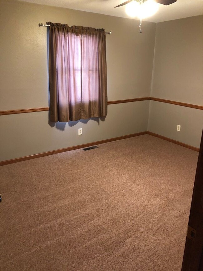 Building Photo - 4Bed/3Bath, Ranch-Style Home in Wooded Area