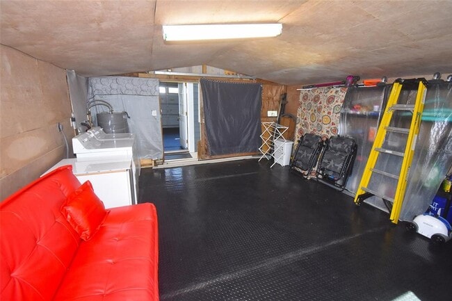 Building Photo - 2450 Hawthorne St