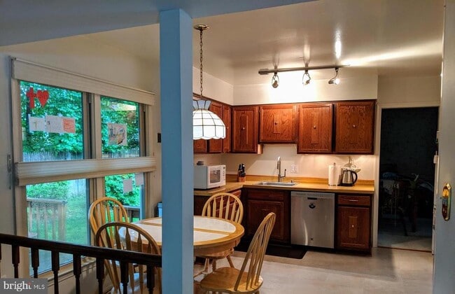 Building Photo - 8465 Sevan Ct